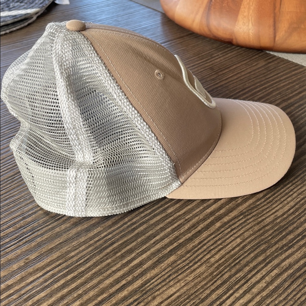 Vineyard Vines Performance Whale Dot Trucker Hat - image 5